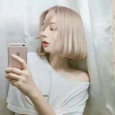 穿黑衣的女孩 在线观看